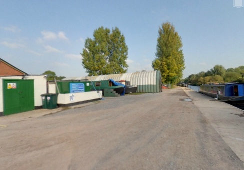 Canal boat hire from Aldermaston Wharf in Reading in Berkshire